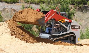 TL6R bucket scooping up dirt